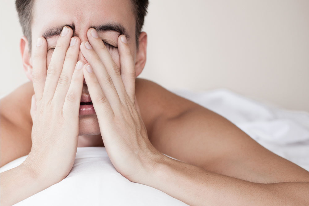 4 things to avoid before bed for managing migraine