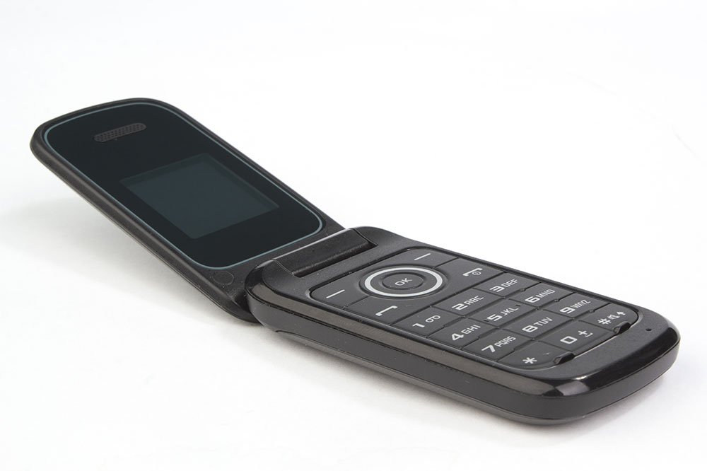 5 popular flip phones for seniors